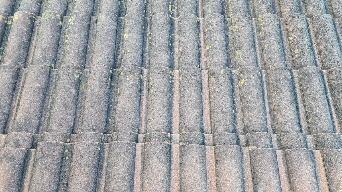 Toiture en plaques de fibres-ciment